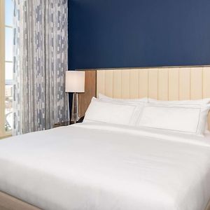 King Parlor Suite